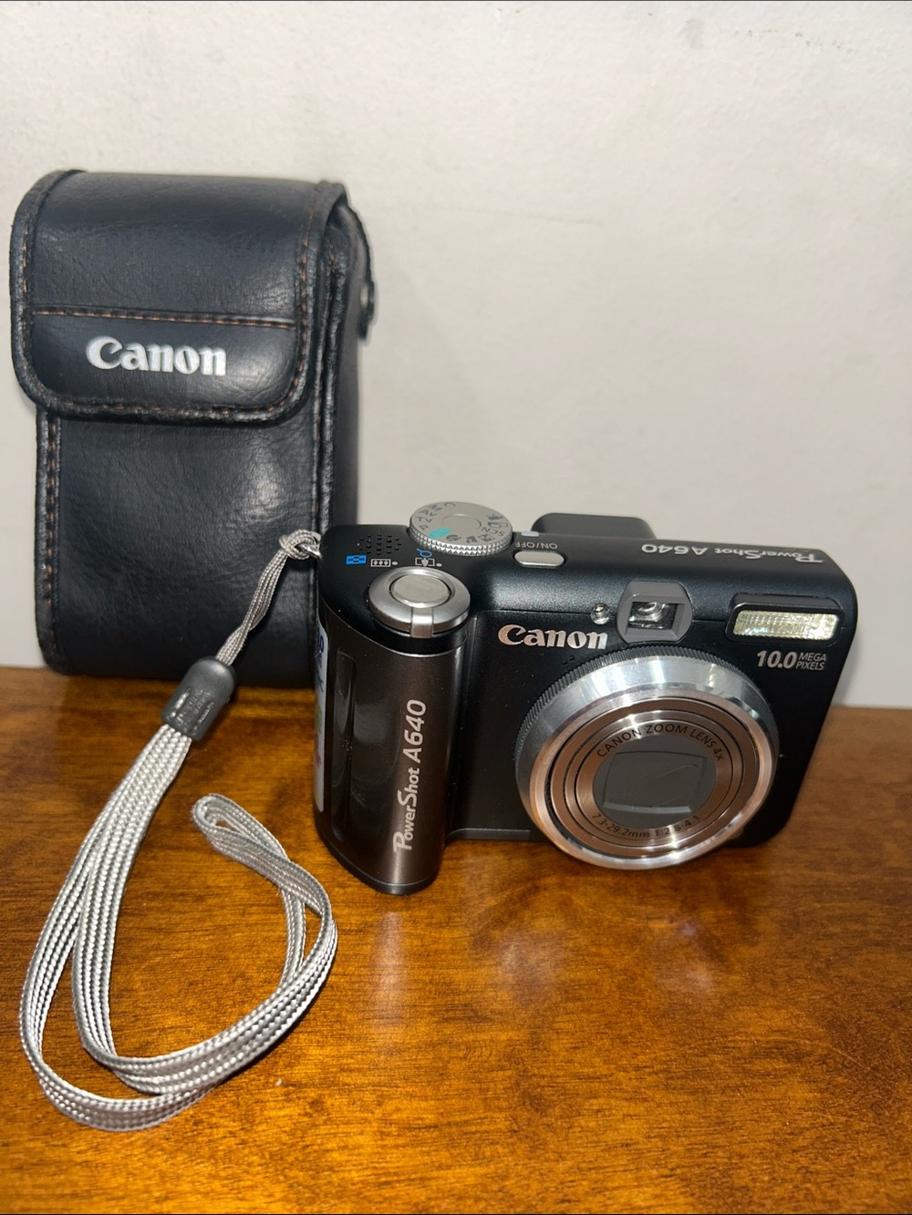 Canon PowerShot A640 10.0MP 4x Digital Camera and Case NEW